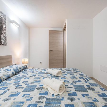 Casa Vacanza Porto Luna Виласимиус Екстериор снимка
